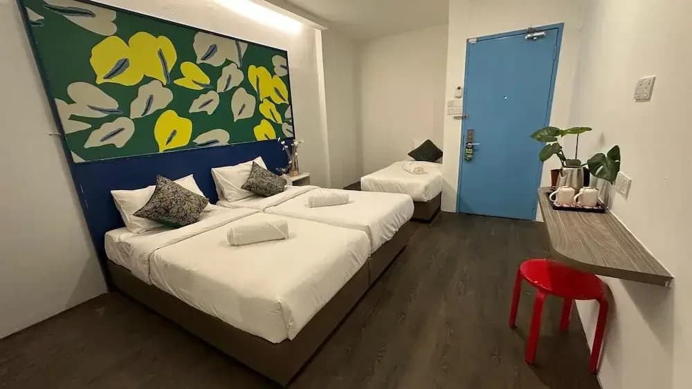 Traveller Ark Hotel & Bunks - photo 13