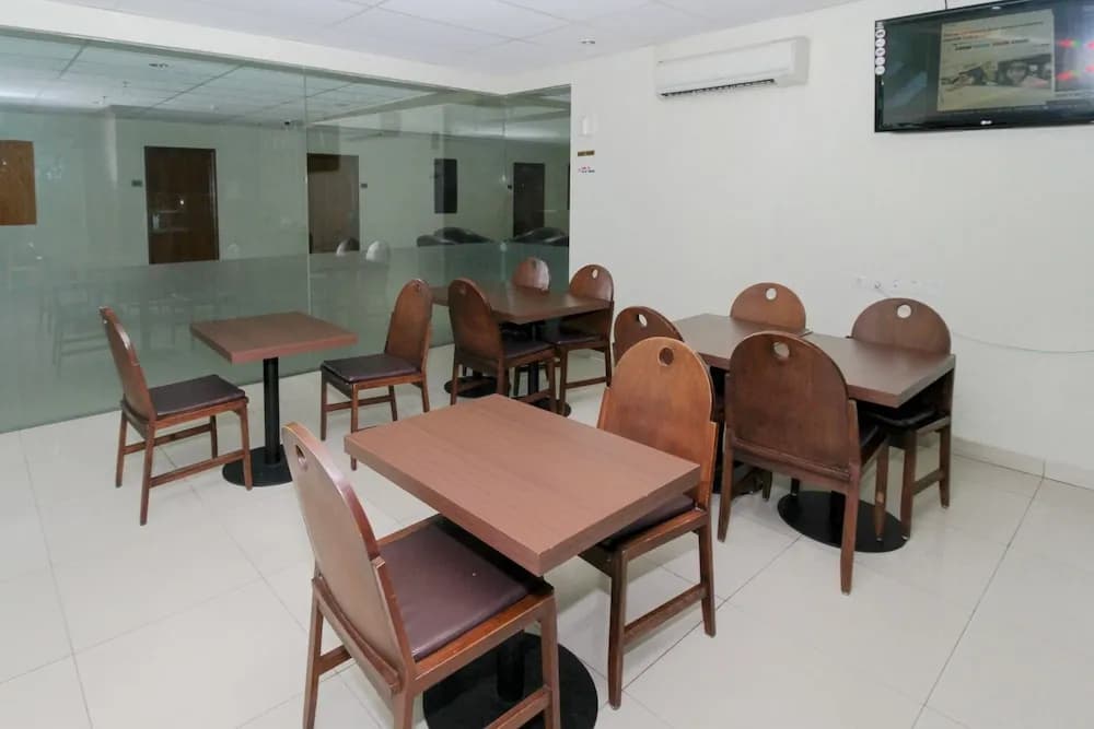 Airy Kuningan Karet Pedurenan 41 Jakarta - photo 15