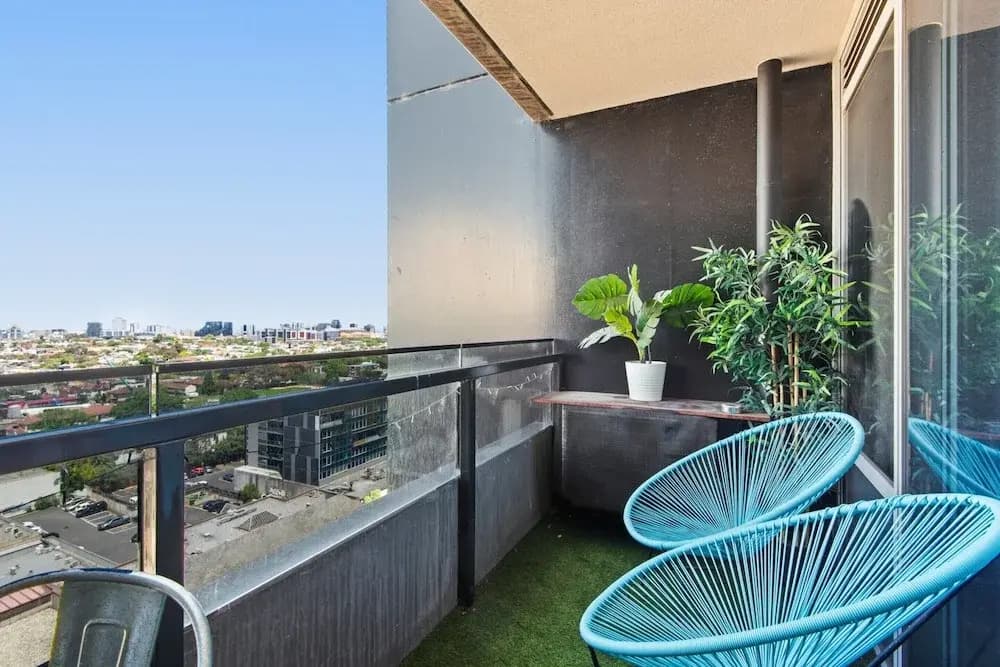 Chic 1-bed With Balcony Views and Amenities - photo 13