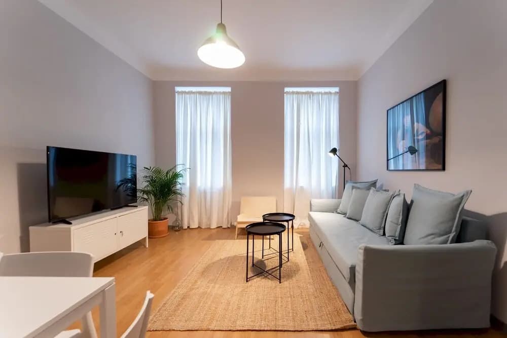 Spacious 2bdr Apt in Beautiful Neighborhood - photo 6