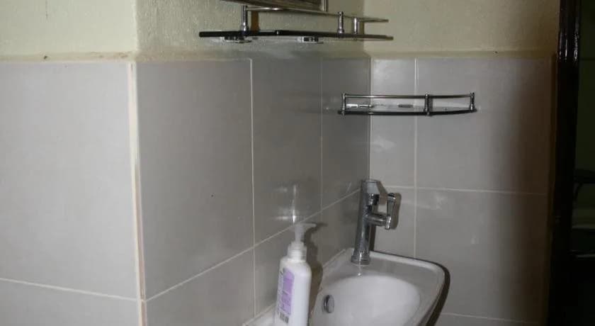 Balai Serama Guesthouse - photo 9