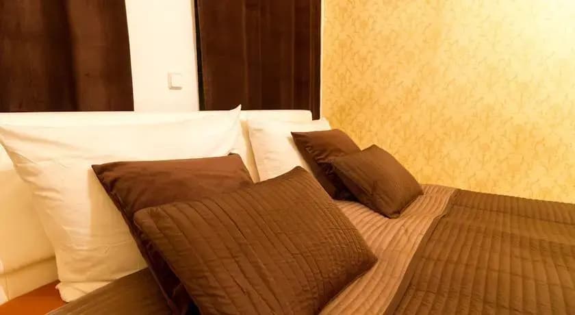 Romantic Modern Centre Apartment - photo 5