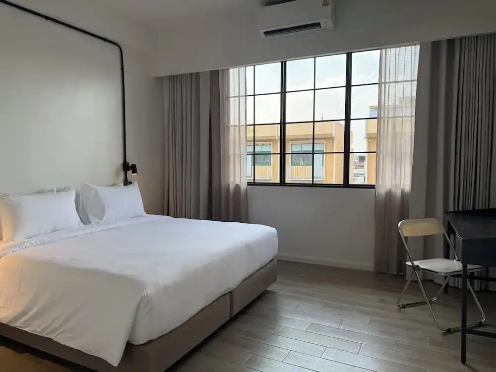 Holmes Pranakorn - photo 4