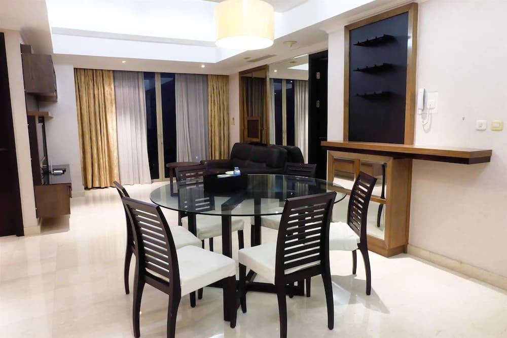 3 Bedrooms Luxury Sudirman Mansion Apartment by Travelio - photo 14