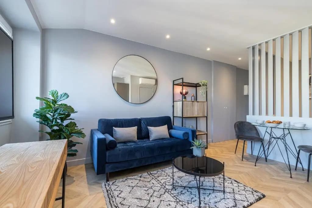 SMARTBNB - Dernier etage Ascenseur - 1 min Plage et Zone Pietonne - photo 8