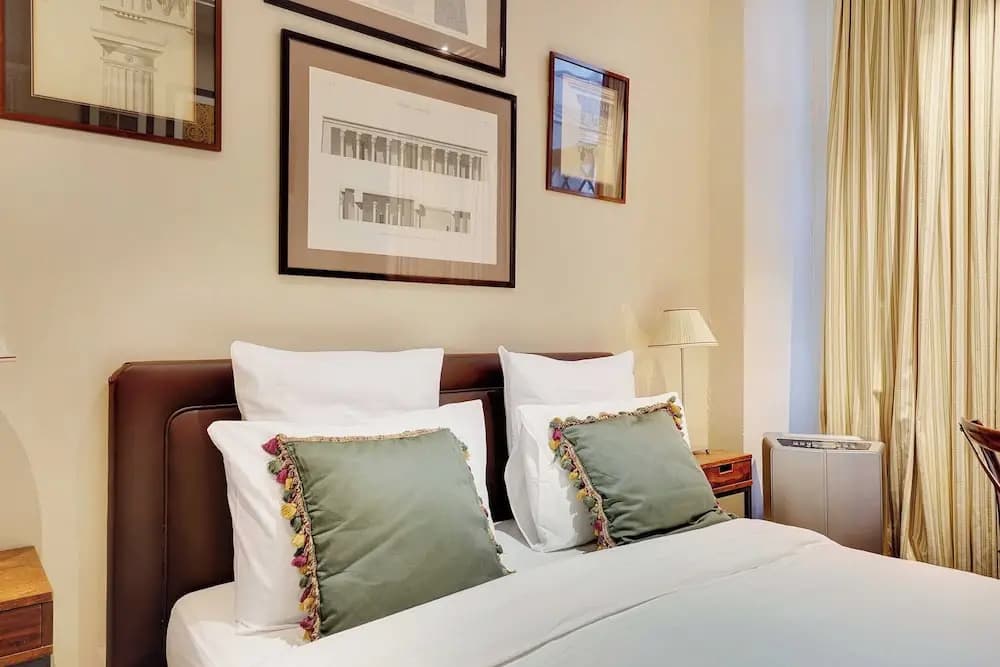 Historic Elegance in the Heart of Marais - 6p/2br - photo 2