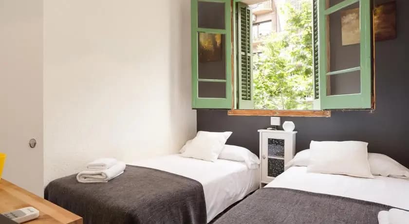 Eixample - Sagrada Familia Aparments - photo 3