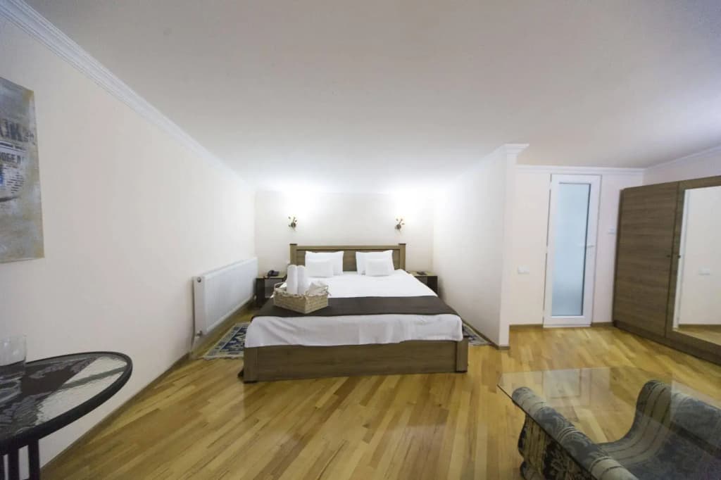 Log Inn Boutique Hotel - photo 3