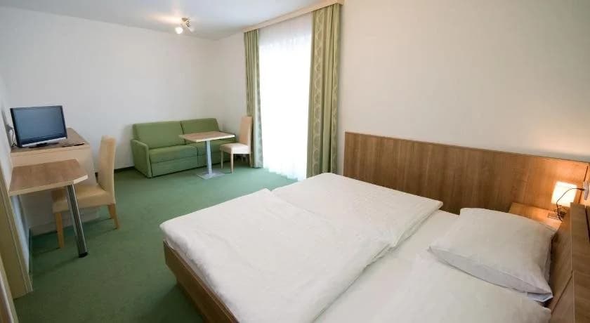 Hotel Bauer Rauchenwarth - photo 4