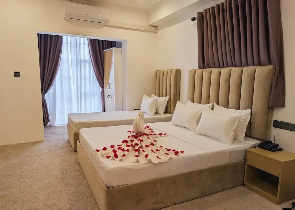 Kings Grand Hotel - photo 7