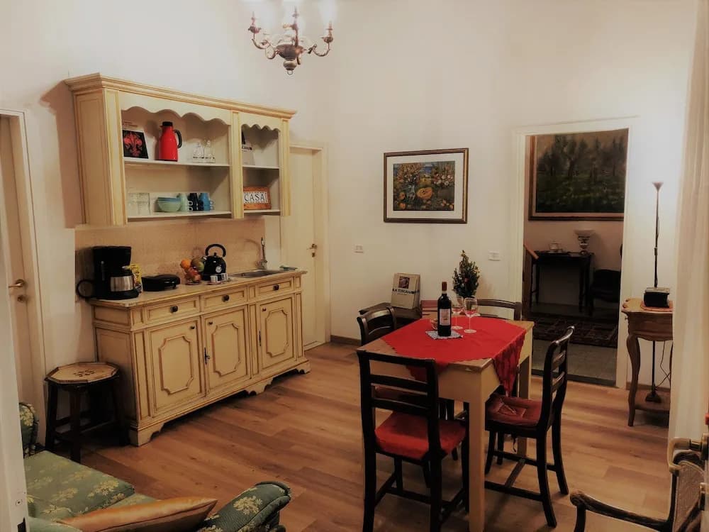 Golden Authentic Florentine Gem, Perfect Location - photo 15
