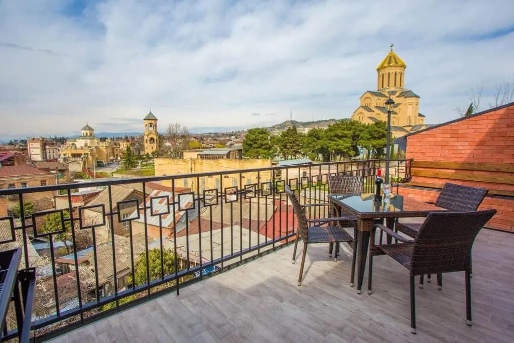 2BR Apt w terrace & stunning views - photo 10