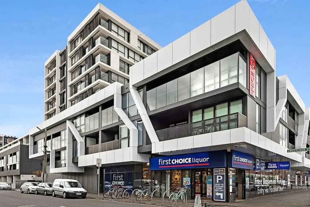 A Cozy 2BR Apt Next to The Yarra River - photo 1