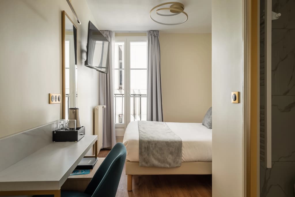 Hôtel Des Deux Avenues - photo 6