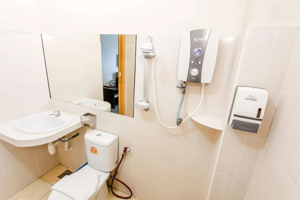 RJ Hotel Kulai - photo 9