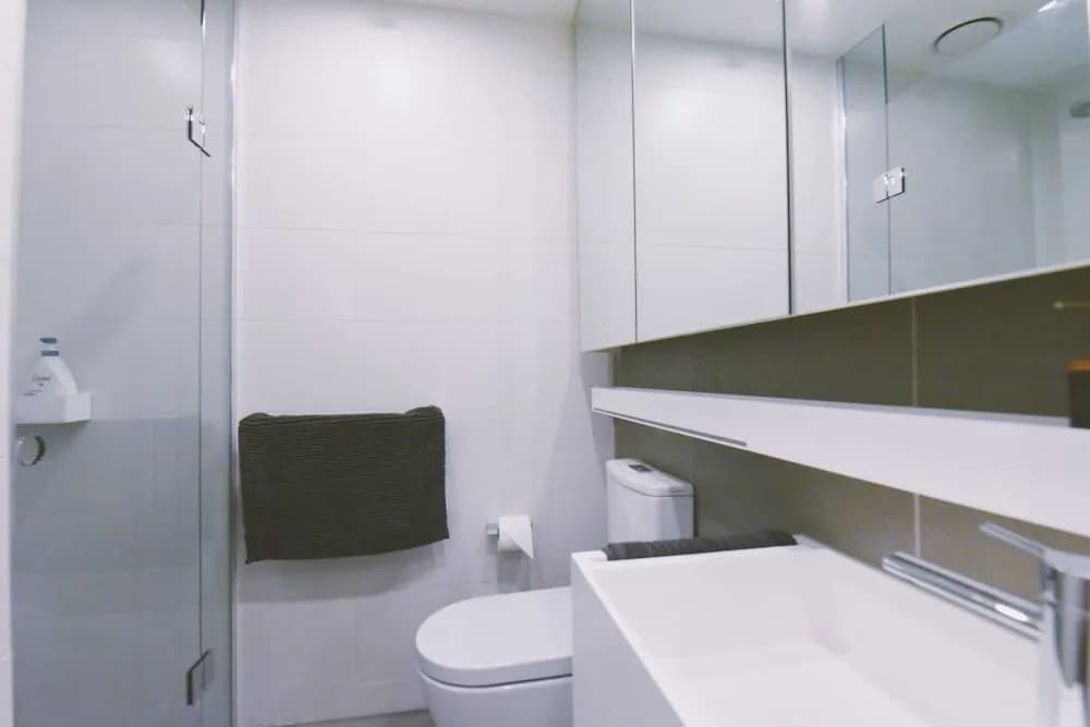 HFN Riverside Docklands Apartment - photo 10