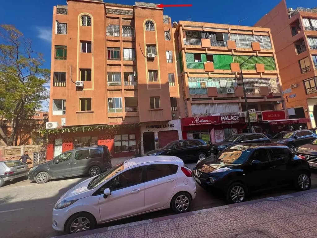 Safran flat with 2 large terraces Central Location - photo 12