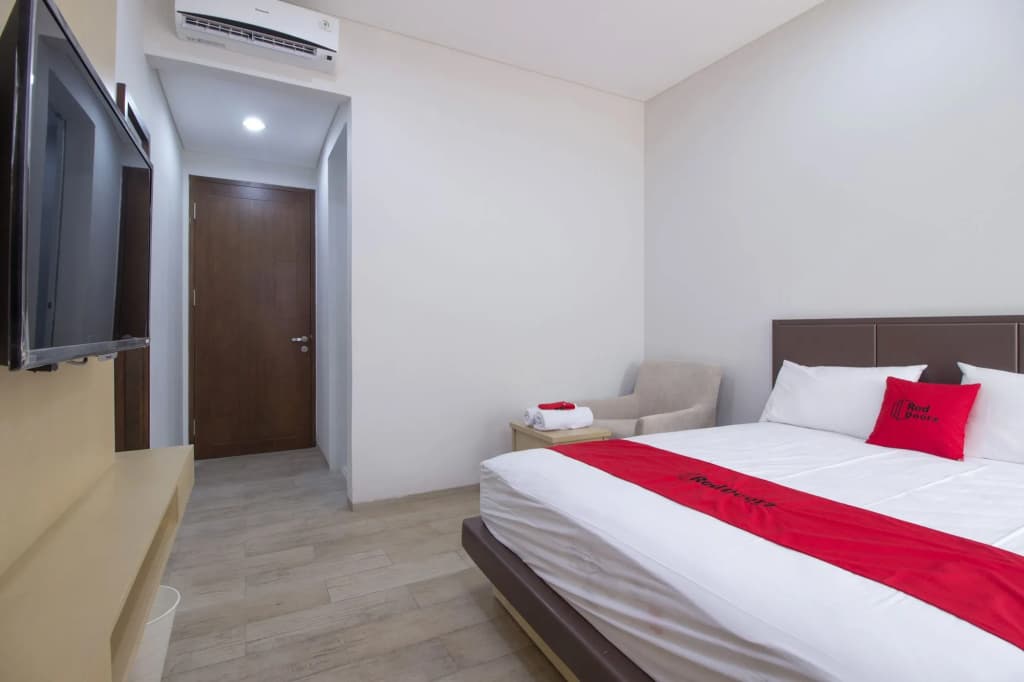RedDoorz Plus @ SCBD - photo 11