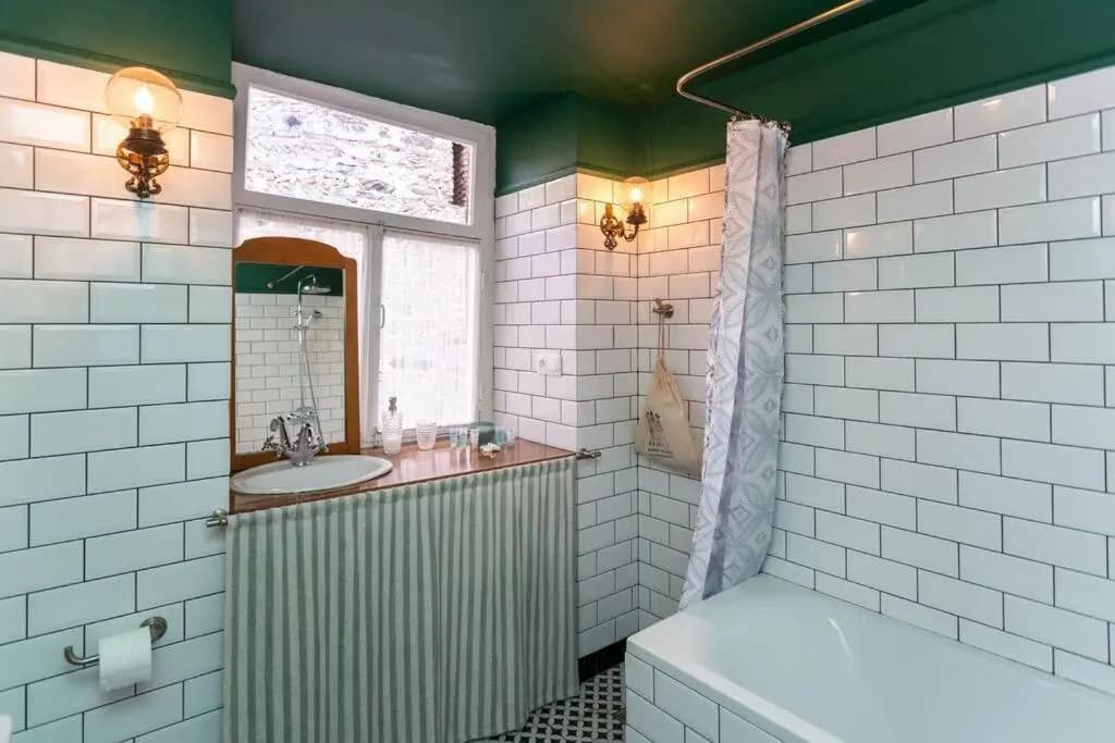 Charming 2BR Apt in Old Tbilisi - photo 6