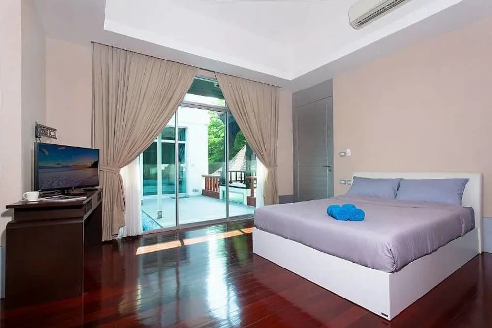 Jomtien Waree 9 with 6 bedrooms - main photo
