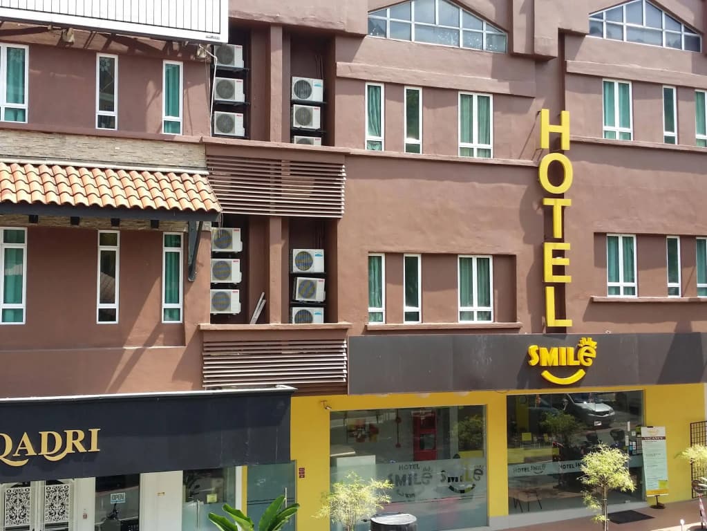 Smile Hotel Wangsa Maju - photo 1