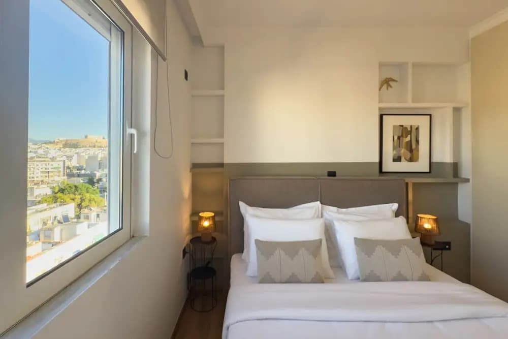 Acropolis Sky Retreat Jacuzzi 3BR Maisonette - photo 3