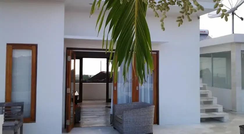 Rumah Kedua Villa - photo 1