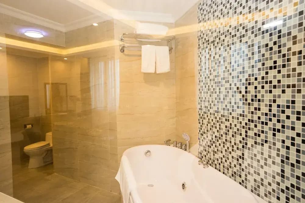 Aloha Ha Long Hotel - photo 8