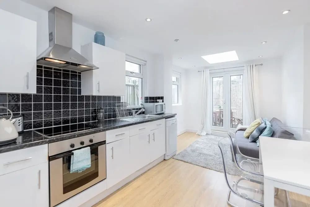 Clapham 2Bed with Patio by BaseToGo - photo 13