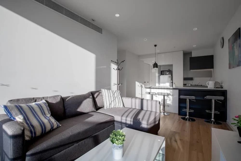 Brand New APT with Sea Views in Heart of St Kilda - photo 2