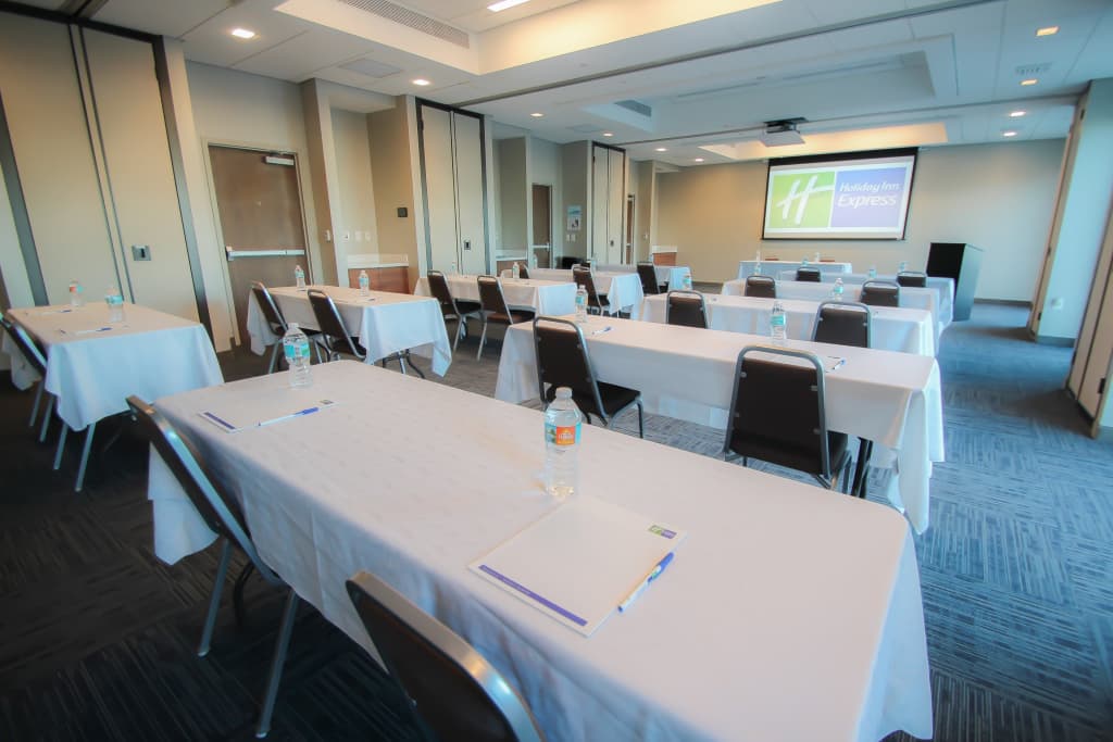 Holiday Inn Express & Suites Miami Airport East by IHG - photo 20