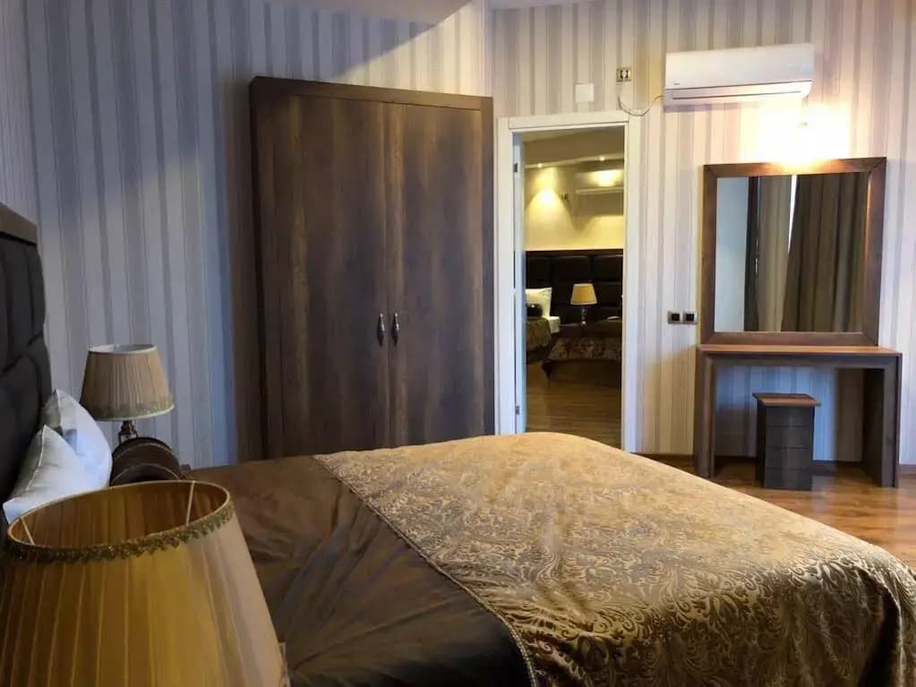 Green Queen Hotel - photo 5