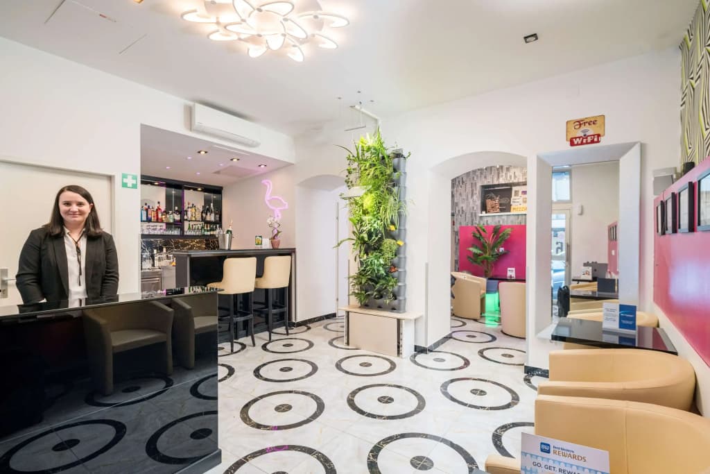 Best Western Plus Celebrity Suites - photo 2