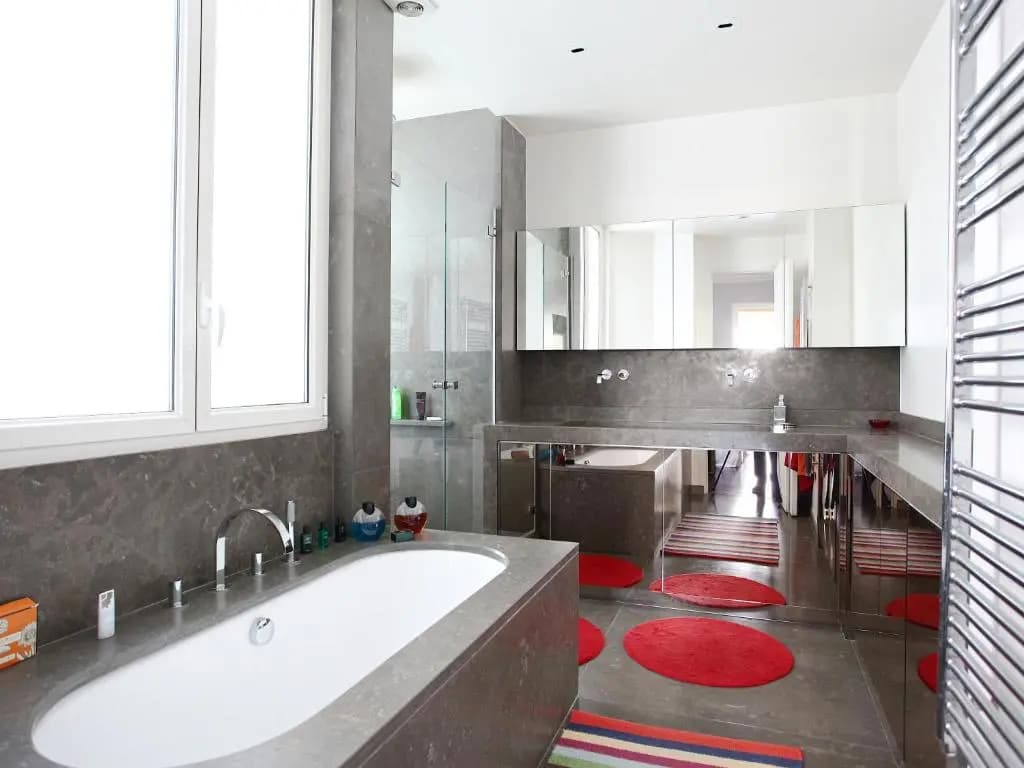 Outstanding 2 bedrooms with a terrific Eiffel Tower view - photo 4
