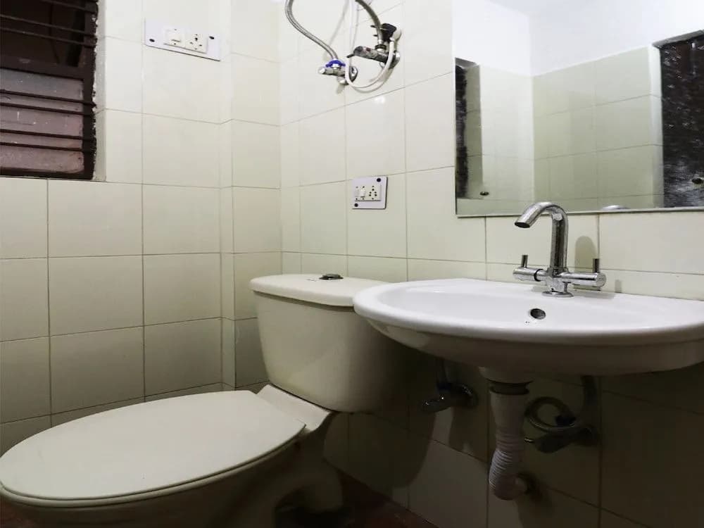 OYO 44229 Diamond Suite - photo 8