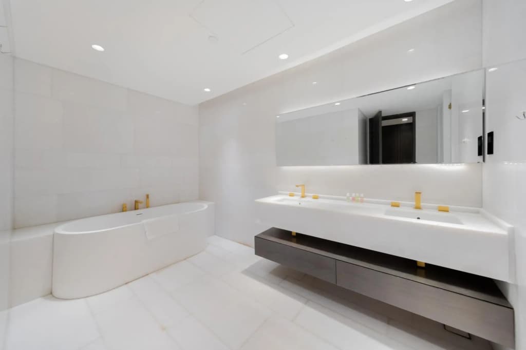 DXB - Five - 31302 - PJ - photo 8