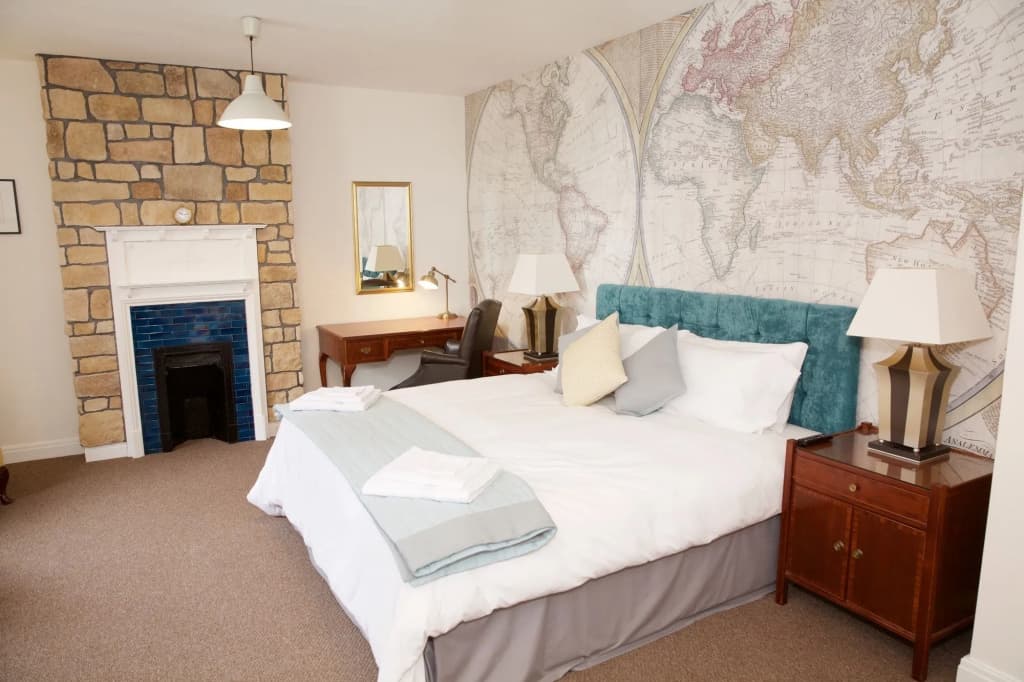The Captain Cook Hotel - photo 3