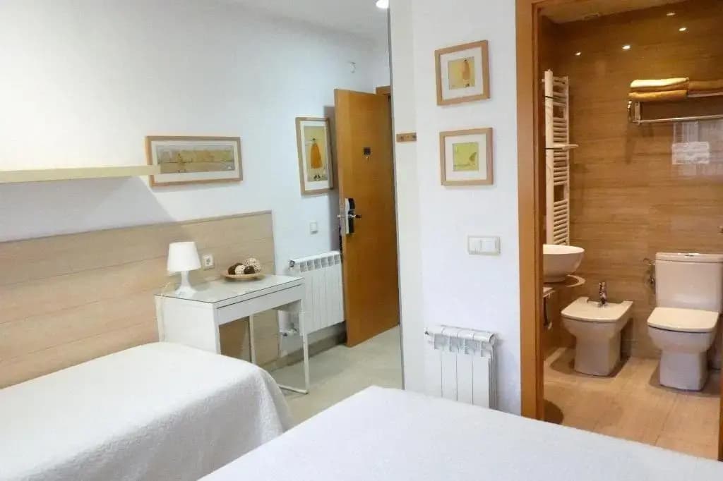 Hostal House - photo 9