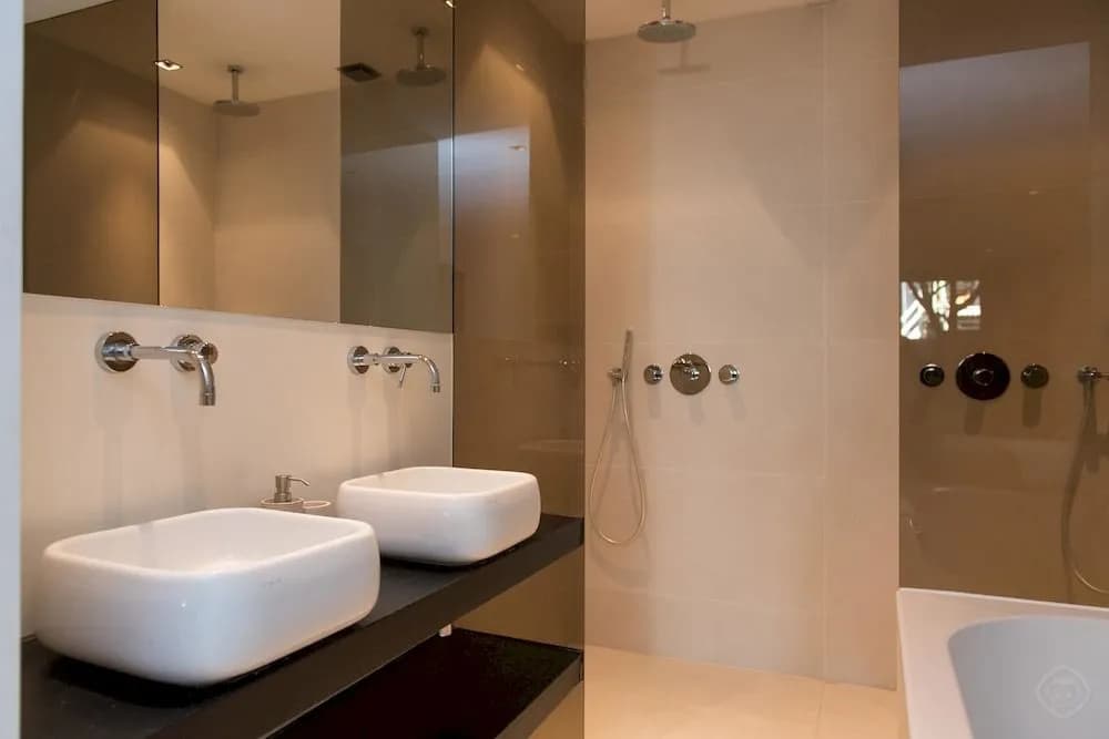 Lionel Apartments - photo 9