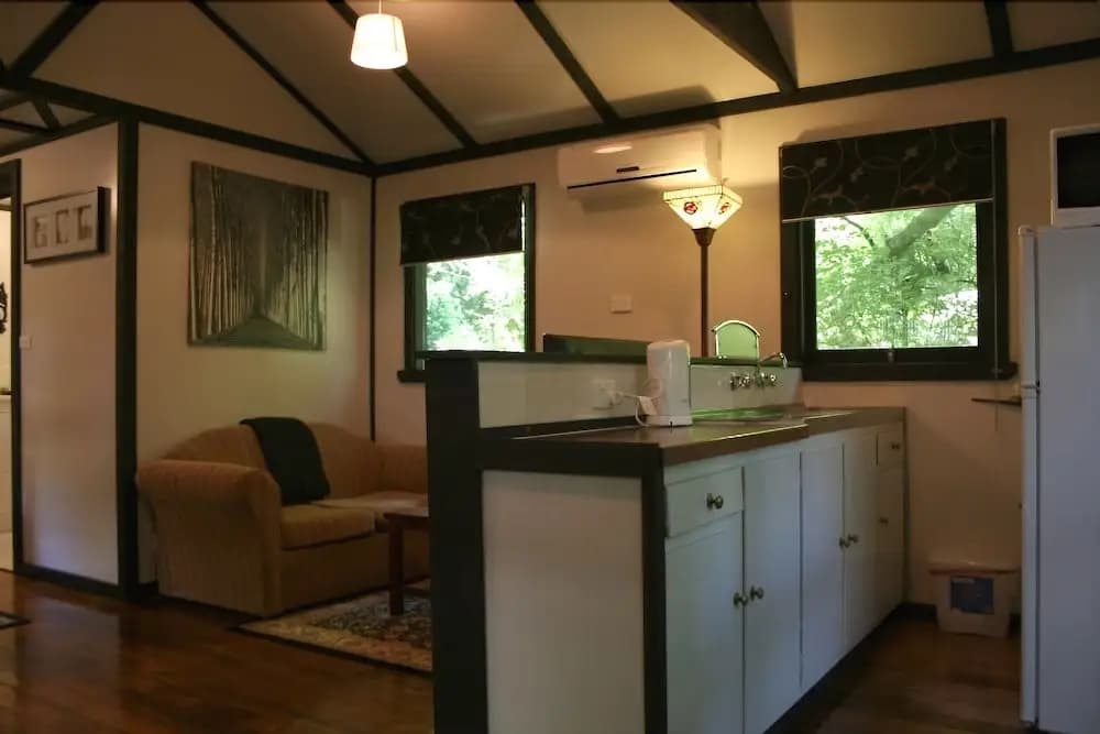 Tudor Cottages Mt Dandenong - photo 15