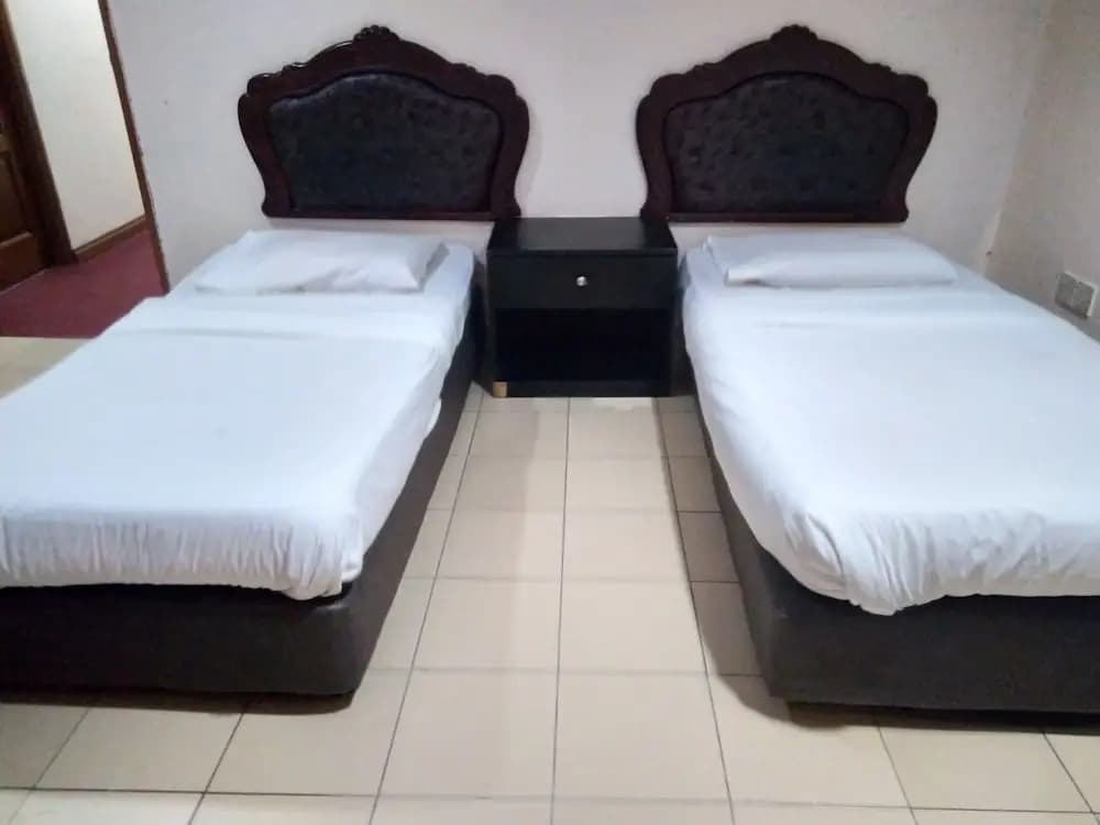 OYO 90376 Centre Point Hotel - photo 5