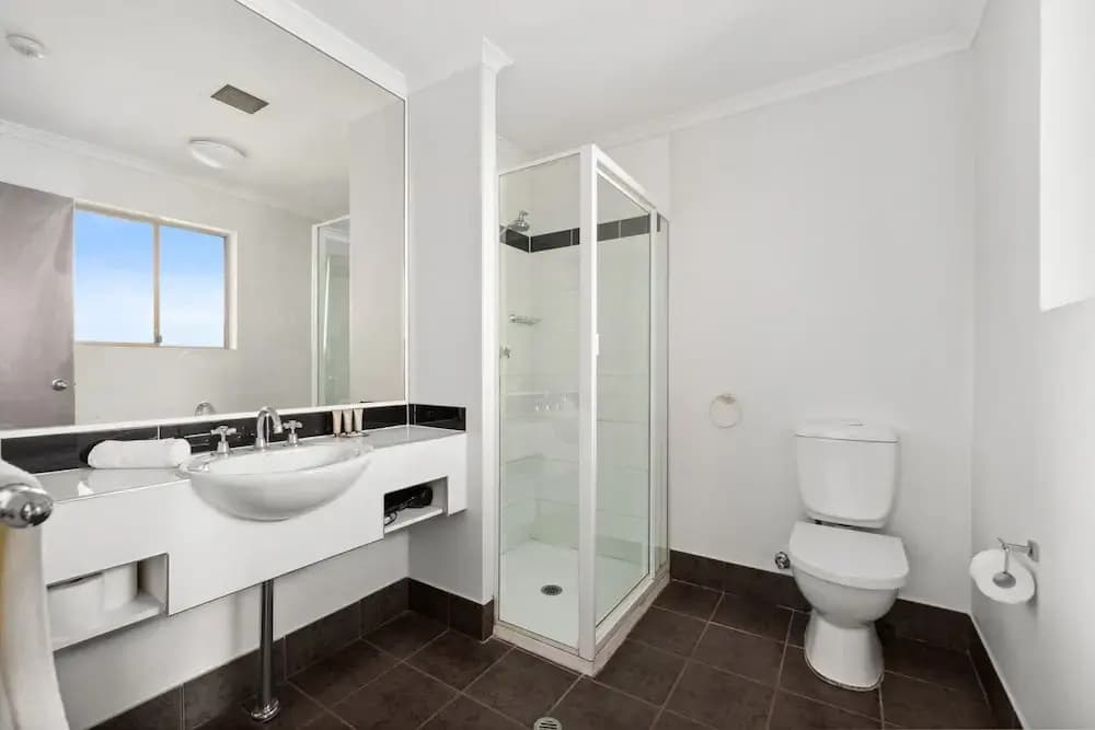 Spacious Inner-west 2-bed With Alfresco Dining - photo 6