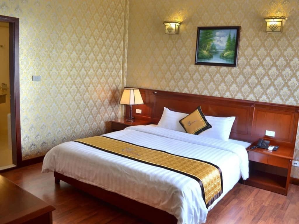 Crown Hotel - photo 4
