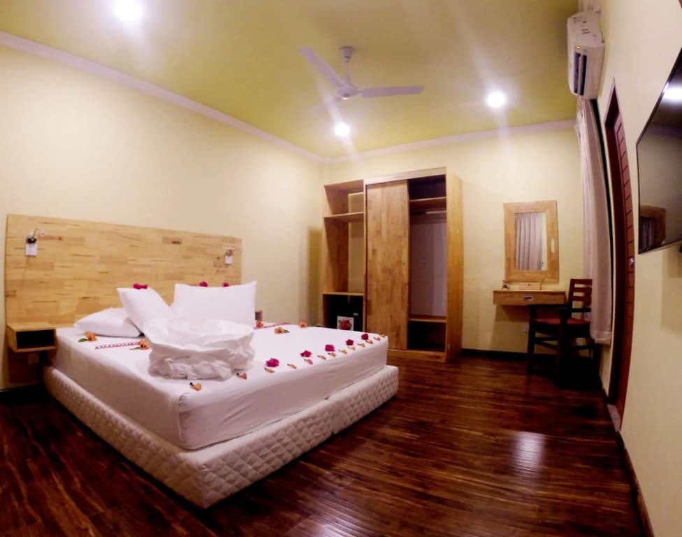 Maafushi Village - photo 3