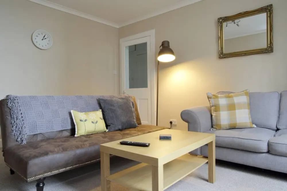 Central 2 Bedroom Flat In Edinburgh - photo 6