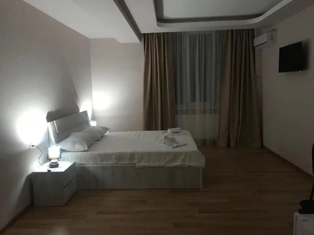 Hotel Caucasus - photo 2