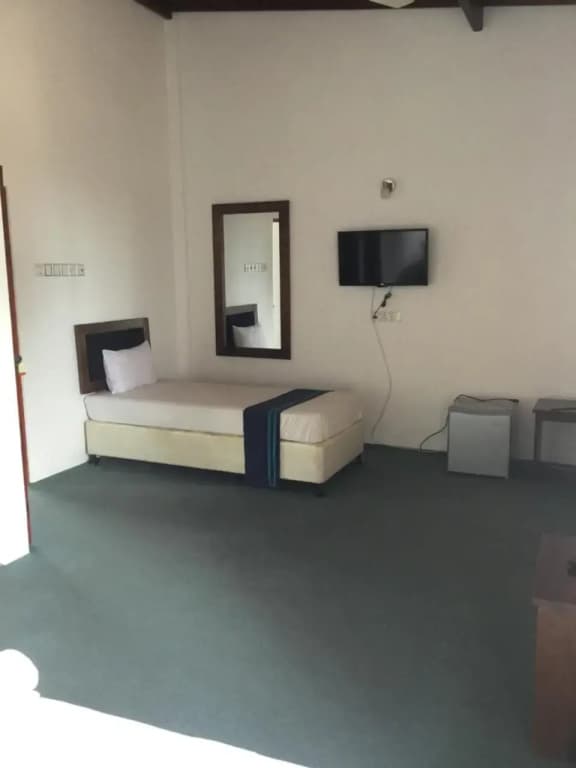 West Inn Colombo - photo 6