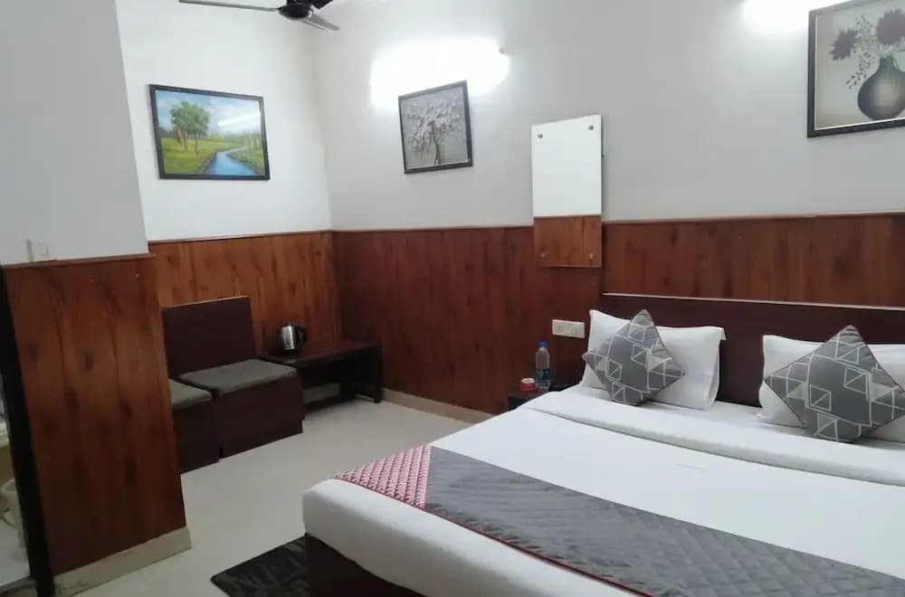 Shri Sai Guest House - Opp Azadpur Main Mandi - photo 8