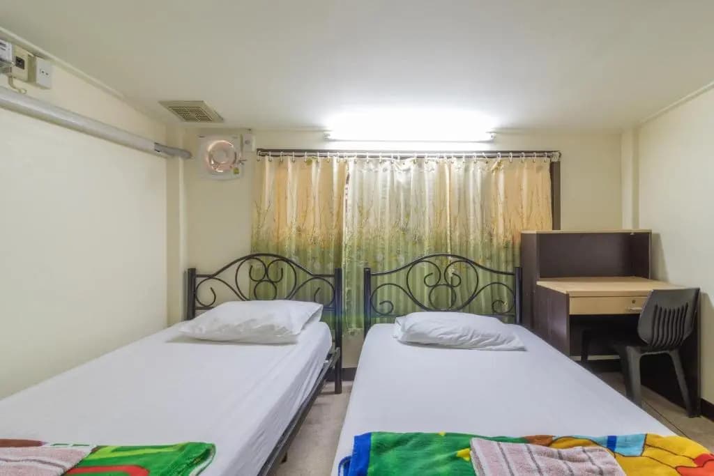 7 Holder Guesthouse - photo 7