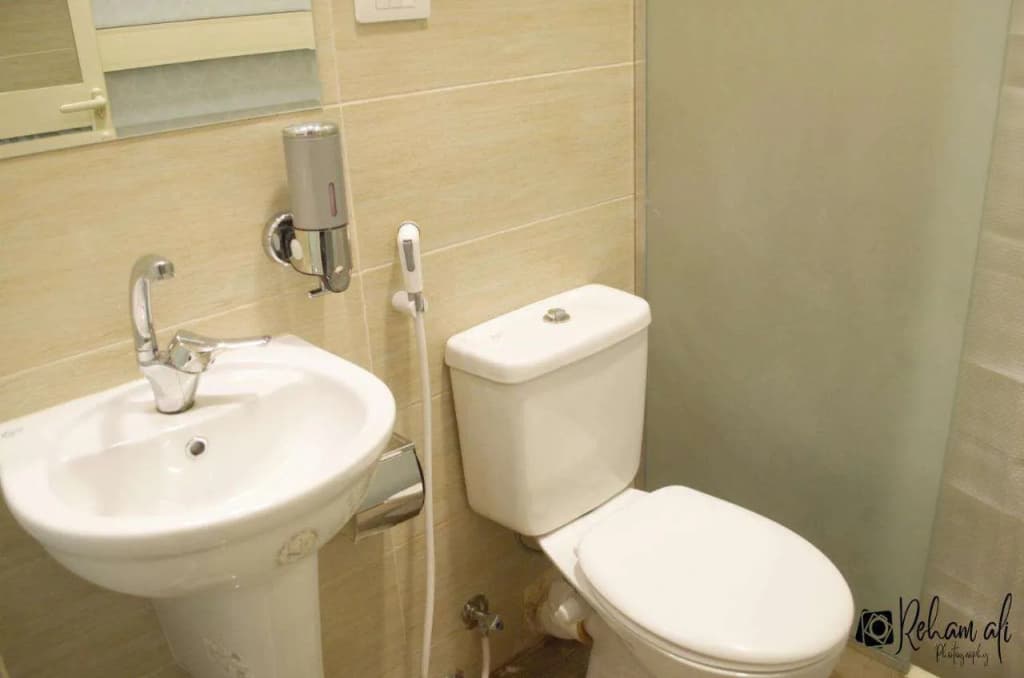 The Location Hotel - photo 10
